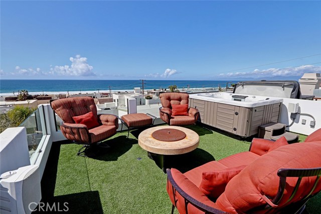 300 28th Street, Hermosa Beach, California 90254, 4 Bedrooms Bedrooms, ,4 BathroomsBathrooms,Residential,Sold,28th,SB18066666