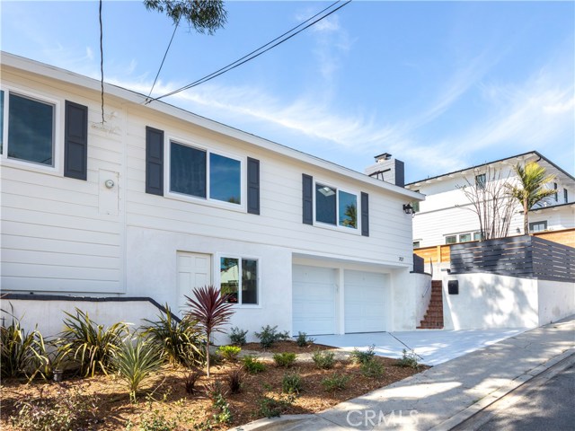 707 Redondo Ave, Manhattan Beach, California 90266, 4 Bedrooms Bedrooms, ,2 BathroomsBathrooms,Residential,Sold,Redondo Ave,SB20032666