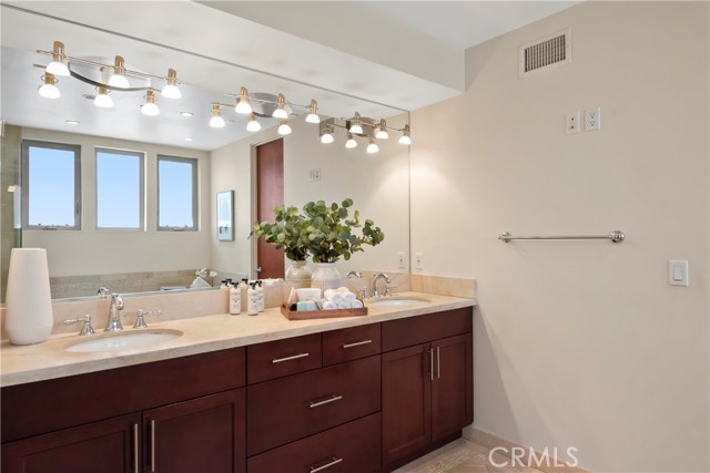 315 Gull Street, Manhattan Beach, California 90266, 4 Bedrooms Bedrooms, ,3 BathroomsBathrooms,Residential,Sold,Gull,SB21098673