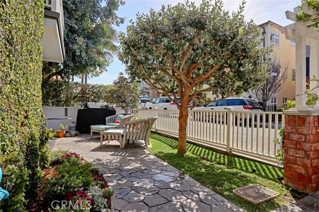 429 27th Street, Manhattan Beach, California 90266, 3 Bedrooms Bedrooms, ,2 BathroomsBathrooms,Residential,Sold,27th,SB18079712