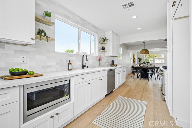 2200 Robinson Street, Redondo Beach, California 90278, 3 Bedrooms Bedrooms, ,2 BathroomsBathrooms,Residential,Sold,Robinson,PW21102931