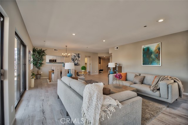 512 Esplanade, Redondo Beach, California 90277, 2 Bedrooms Bedrooms, ,2 BathroomsBathrooms,Residential,Sold,Esplanade,IN17223458