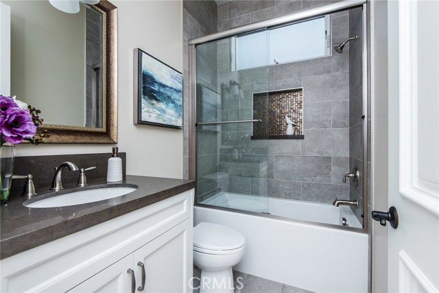 105 Juanita Avenue, Redondo Beach, California 90277, 4 Bedrooms Bedrooms, ,3 BathroomsBathrooms,Residential,Sold,Juanita,SB17254045