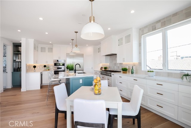 409 30th Street, Manhattan Beach, California 90266, 4 Bedrooms Bedrooms, ,2 BathroomsBathrooms,Residential,Sold,30th,SB20162447
