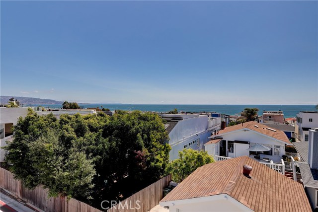 2461 Myrtle Avenue, Hermosa Beach, California 90254, 4 Bedrooms Bedrooms, ,Residential,Sold,Myrtle,SB20143754