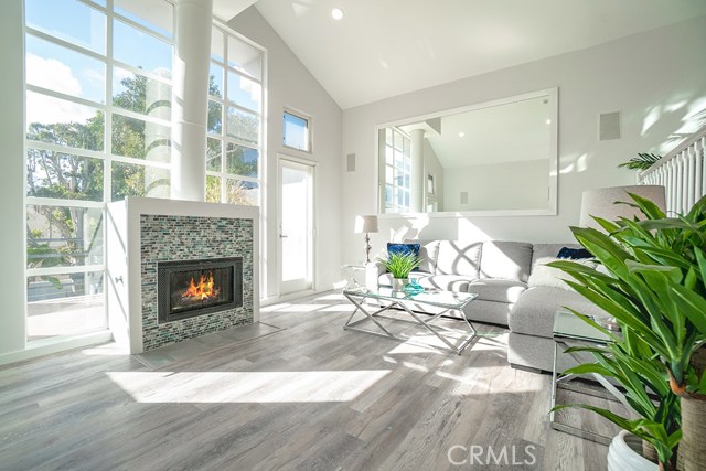 723 3rd Street, Hermosa Beach, California 90254, 2 Bedrooms Bedrooms, ,3 BathroomsBathrooms,Residential,Sold,3rd,SB19147178
