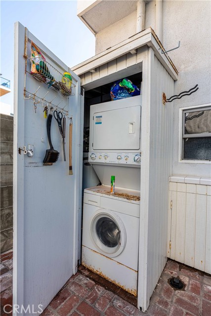113 30th Place, Manhattan Beach, California 90266, 2 Bedrooms Bedrooms, ,2 BathroomsBathrooms,Residential,Sold,30th,SB21040269