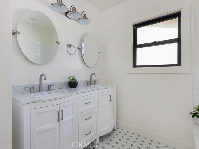 513 Avenue F, Redondo Beach, California 90277, 4 Bedrooms Bedrooms, ,1 BathroomBathrooms,Residential,Sold,Avenue F,SB20151396