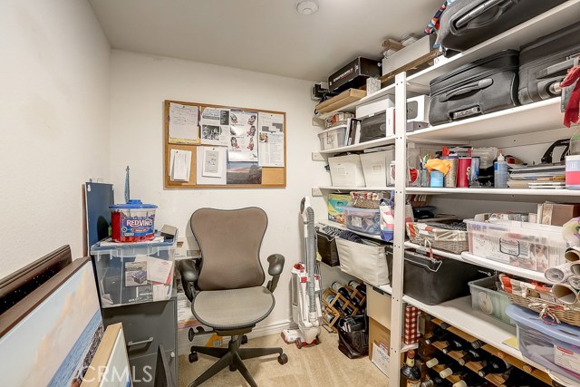 Look at that space in the walk in for the 3rd bedroom/office