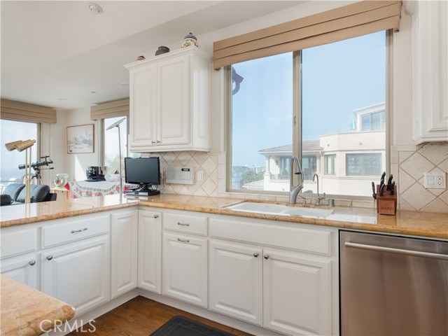 300 28th Street, Manhattan Beach, California 90266, 3 Bedrooms Bedrooms, ,3 BathroomsBathrooms,Residential,Sold,28th,SB20234864