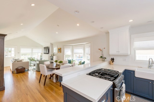 304 Gertruda Avenue, Redondo Beach, California 90277, 3 Bedrooms Bedrooms, ,2 BathroomsBathrooms,Residential,Sold,Gertruda,PV17065927