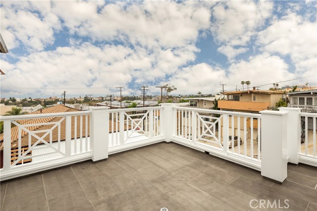 826 18th Street, Hermosa Beach, California 90254, 5 Bedrooms Bedrooms, ,4 BathroomsBathrooms,Residential,Sold,18th,SB17111561