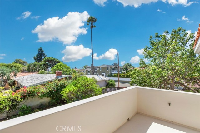 1706 Voorhees Avenue, Manhattan Beach, California 90266, 4 Bedrooms Bedrooms, ,4 BathroomsBathrooms,Residential,Sold,Voorhees,AR19225526