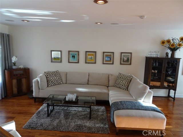 831 6th Street, Hermosa Beach, California 90254, 2 Bedrooms Bedrooms, ,1 BathroomBathrooms,Residential,Sold,6th,OC20129630