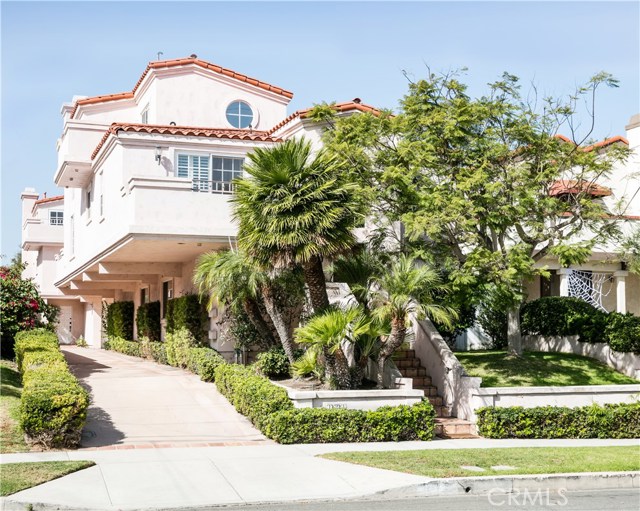 121 Helberta Avenue, Redondo Beach, California 90277, 3 Bedrooms Bedrooms, ,2 BathroomsBathrooms,Residential,Sold,Helberta,SB17233463