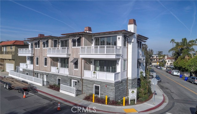 757 Manhattan Beach Boulevard, Manhattan Beach, California 90266, 2 Bedrooms Bedrooms, ,2 BathroomsBathrooms,Residential,Sold,Manhattan Beach,SB18013607