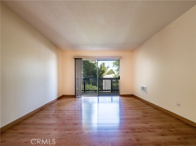 Laminate wood floor, large baseboards throughout, smooth ceilings, beautiful view balcony.