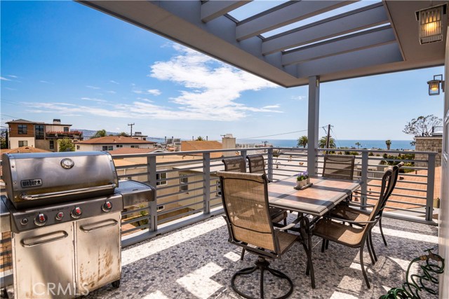 1074 7th Street, Hermosa Beach, California 90254, 4 Bedrooms Bedrooms, ,3 BathroomsBathrooms,Residential,Sold,7th,SB19068500