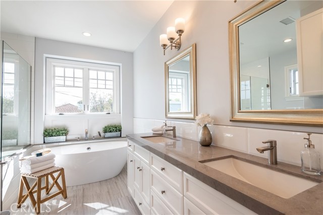 1900 Lynngrove Drive, Manhattan Beach, California 90266, 5 Bedrooms Bedrooms, ,2 BathroomsBathrooms,Residential,Sold,Lynngrove,SB19050815