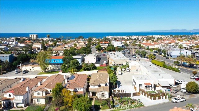 Aerial photo showing proximity to the coast. Approximately 0.7 miles to the Redondo Beach Pier.