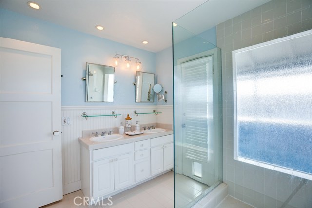 225 15th Street, Manhattan Beach, California 90266, 4 Bedrooms Bedrooms, ,1 BathroomBathrooms,Residential,Sold,15th,SB20180617