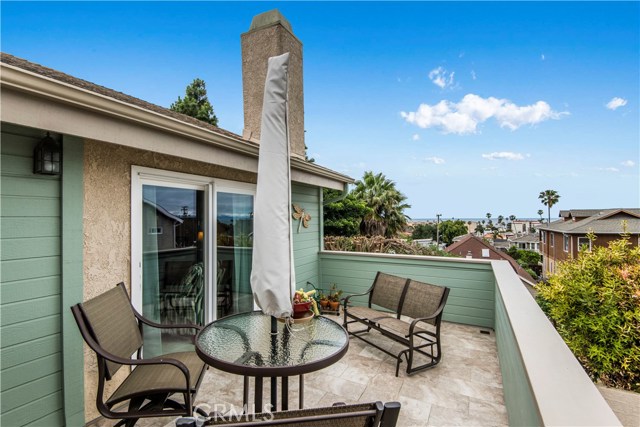 211 Helberta Avenue, Redondo Beach, California 90277, 2 Bedrooms Bedrooms, ,2 BathroomsBathrooms,Residential,Sold,Helberta,SB20006605