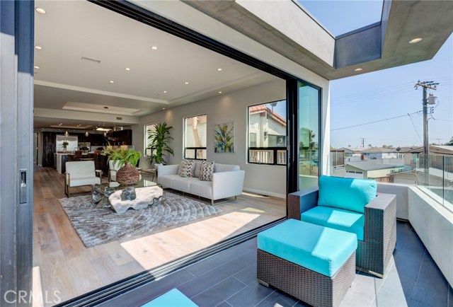 1511 Golden Avenue, Hermosa Beach, California 90254, 5 Bedrooms Bedrooms, ,2 BathroomsBathrooms,Residential,Sold,Golden,SB19224666