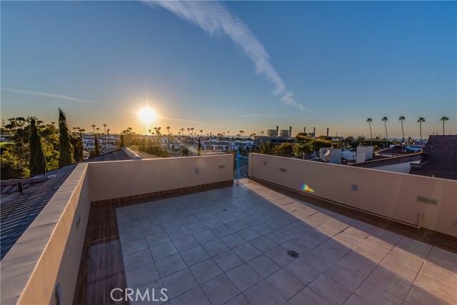 607 Guadalupe Avenue, Redondo Beach, California 90277, 4 Bedrooms Bedrooms, ,4 BathroomsBathrooms,Residential,Sold,Guadalupe,PV18043170