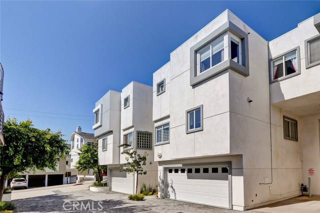 654 4th Street, Hermosa Beach, California 90254, 3 Bedrooms Bedrooms, ,2 BathroomsBathrooms,Residential,Sold,4th,SB18129520