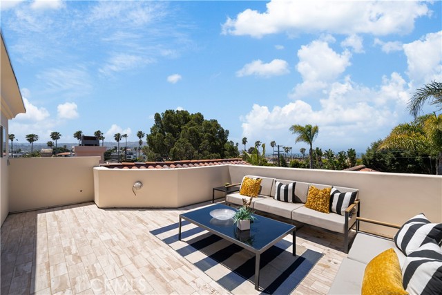 712 Sapphire Street, Redondo Beach, California 90277, 5 Bedrooms Bedrooms, ,3 BathroomsBathrooms,Residential,Sold,Sapphire,SB21110683