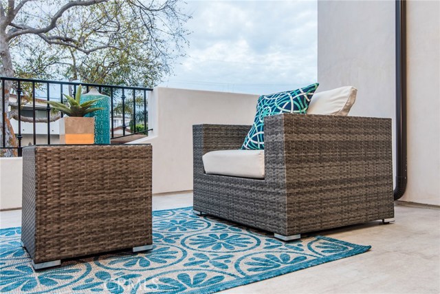 105 Juanita Avenue, Redondo Beach, California 90277, 4 Bedrooms Bedrooms, ,3 BathroomsBathrooms,Residential,Sold,Juanita,SB17254045