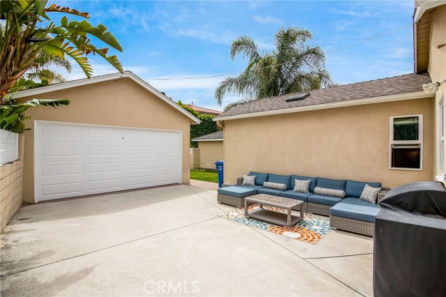 719 Maria Avenue, Redondo Beach, California 90277, 3 Bedrooms Bedrooms, ,2 BathroomsBathrooms,Residential,Sold,Maria,SB19111857