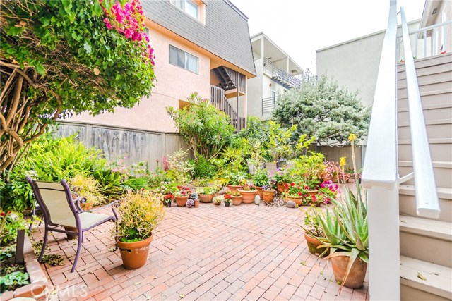 126 8th Street, Hermosa Beach, California 90254, 2 Bedrooms Bedrooms, ,2 BathroomsBathrooms,Residential,Sold,8th,SB18121226