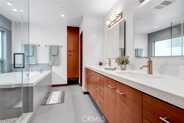 3215 Vista Drive, Manhattan Beach, California 90266, 3 Bedrooms Bedrooms, ,3 BathroomsBathrooms,Residential,Sold,Vista,SB20078547