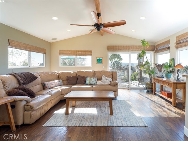1158 8th Street, Hermosa Beach, California 90254, 3 Bedrooms Bedrooms, ,1 BathroomBathrooms,Residential,Sold,8th,SB20088189