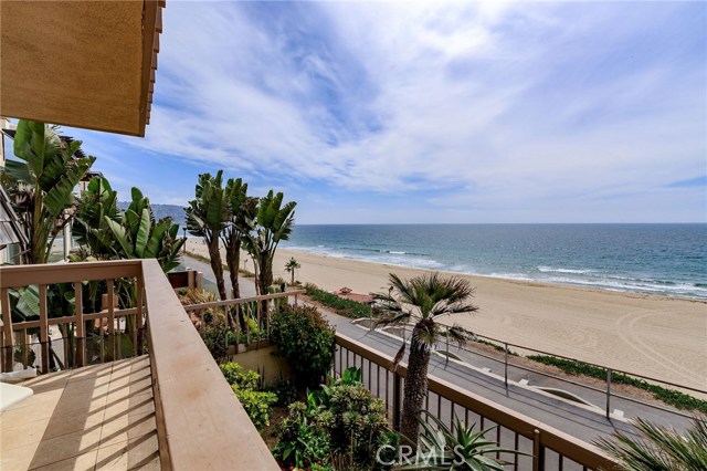 703 Esplanade, Redondo Beach, California 90277, 3 Bedrooms Bedrooms, ,3 BathroomsBathrooms,Residential,Sold,Esplanade,SB19177678