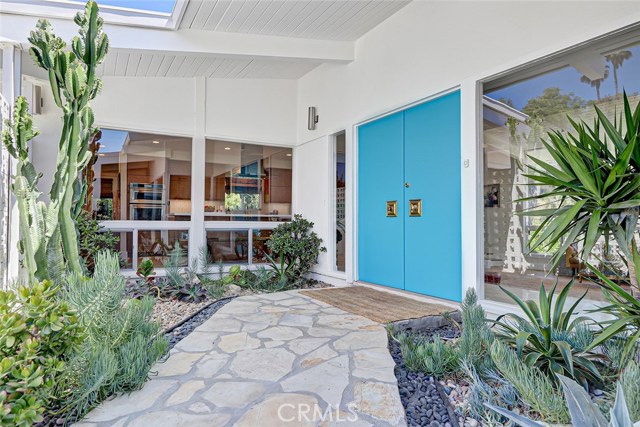 Zen cactus and succulent garden to be enjoyed upon entering the house and from inside the kitchen and living room.