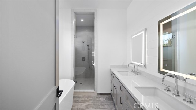 2421 Voorhees Avenue, Redondo Beach, California 90278, 4 Bedrooms Bedrooms, ,3 BathroomsBathrooms,Residential,Sold,Voorhees,PV21111181