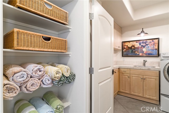 922 2nd, Hermosa Beach, California 90254, 4 Bedrooms Bedrooms, ,5 BathroomsBathrooms,Residential,Sold,2nd,SB19107146