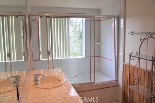 Bathroom 1 with large sunk in tub and lots of natural light