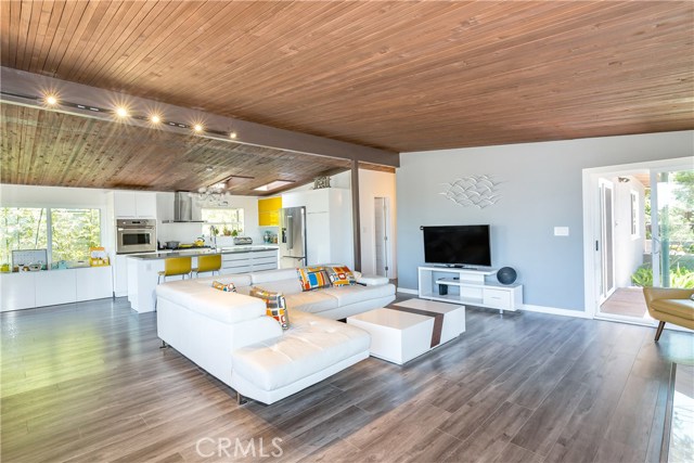Such a great entertaining space!