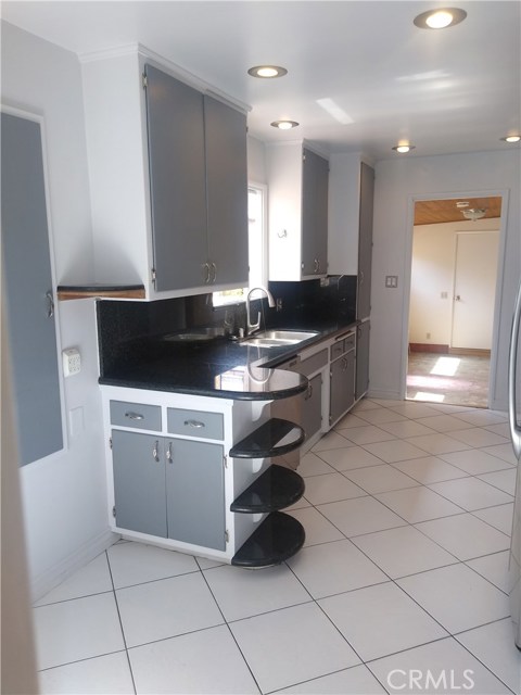 3601 Laurel Avenue, Manhattan Beach, California 90266, 3 Bedrooms Bedrooms, ,1 BathroomBathrooms,Residential,Sold,Laurel,SB20119865