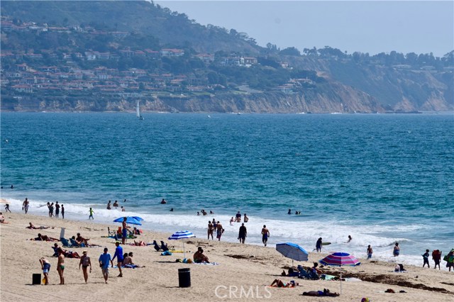 700 Esplanade, Redondo Beach, California 90277, 2 Bedrooms Bedrooms, ,2 BathroomsBathrooms,Residential,Sold,Esplanade,PW17170897