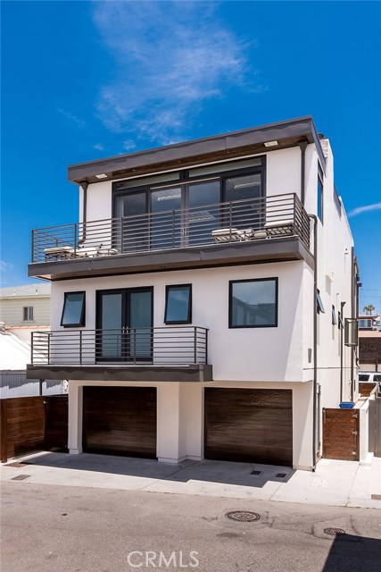 2131 Hermosa Avenue, Hermosa Beach, California 90254, 4 Bedrooms Bedrooms, ,4 BathroomsBathrooms,Residential,Sold,Hermosa,SB19016177