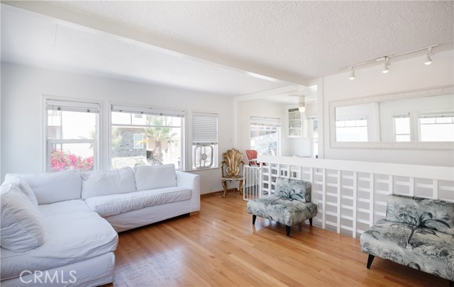 216 36th Street, Manhattan Beach, California 90266, 2 Bedrooms Bedrooms, ,2 BathroomsBathrooms,Residential,Sold,36th,SB20149445