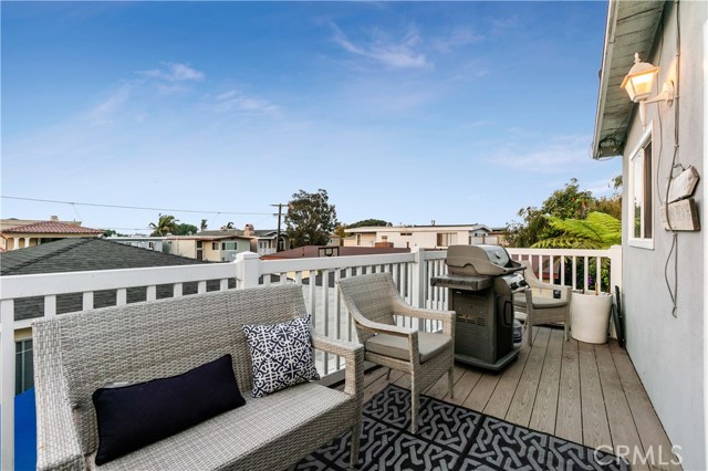 1205 19th Street, Hermosa Beach, California 90254, 3 Bedrooms Bedrooms, ,1 BathroomBathrooms,Residential,Sold,19th,SB20216712