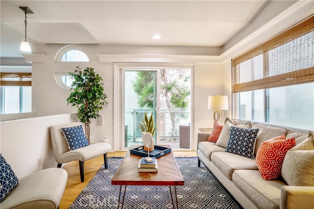 1517 Crest Drive, Manhattan Beach, California 90266, 3 Bedrooms Bedrooms, ,2 BathroomsBathrooms,Residential,Sold,Crest,SB19195795