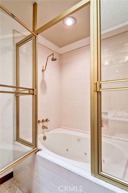 22 Dover Place, Manhattan Beach, California 90266, 2 Bedrooms Bedrooms, ,2 BathroomsBathrooms,Residential,Sold,Dover,SB18247176
