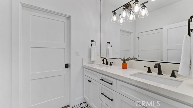 1712 Meadows Avenue, Manhattan Beach, California 90266, 5 Bedrooms Bedrooms, ,2 BathroomsBathrooms,Residential,Sold,Meadows,SB20199095
