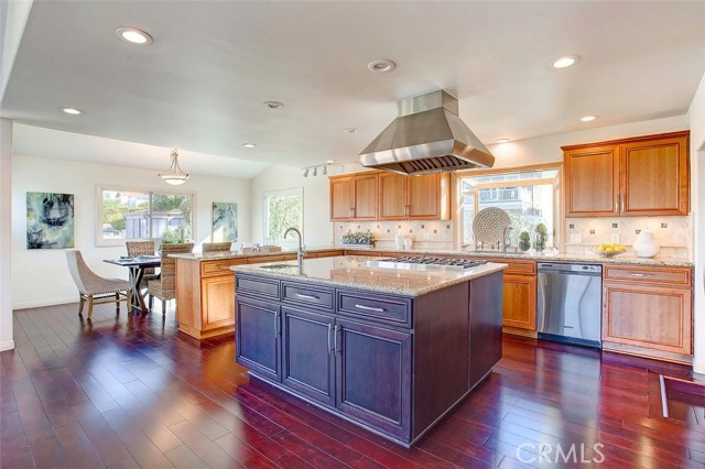 939 1st Street, Manhattan Beach, California 90266, 4 Bedrooms Bedrooms, ,4 BathroomsBathrooms,Residential,Sold,1st,SB17057614
